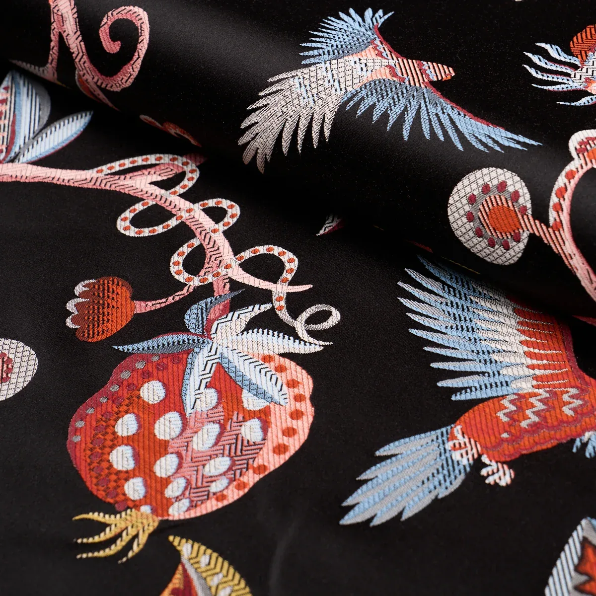BIRDS OF PARADISE WOVEN Fabric – NOIR | Schumacher | Wallpap BIRDS OF PARADISE WOVEN fabric NOIR color by Schumacher