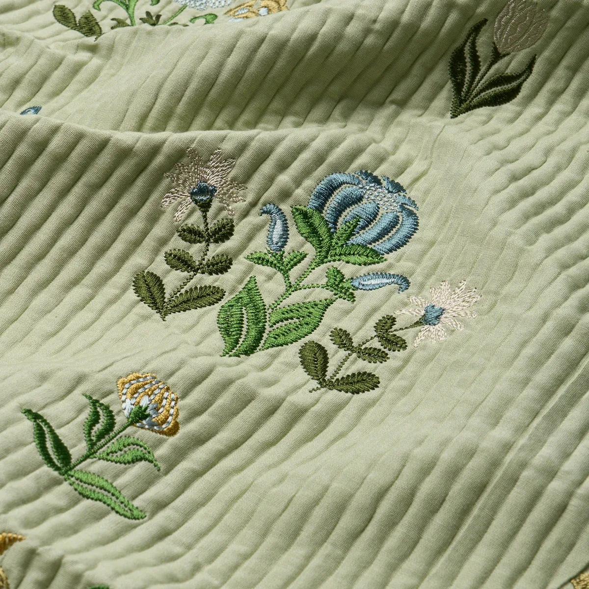 ELMSLIE EMBROIDERY Fabric – LEAF | Schumacher | Wallpaper Tw ELMSLIE EMBROIDERY fabric LEAF color by Schumacher