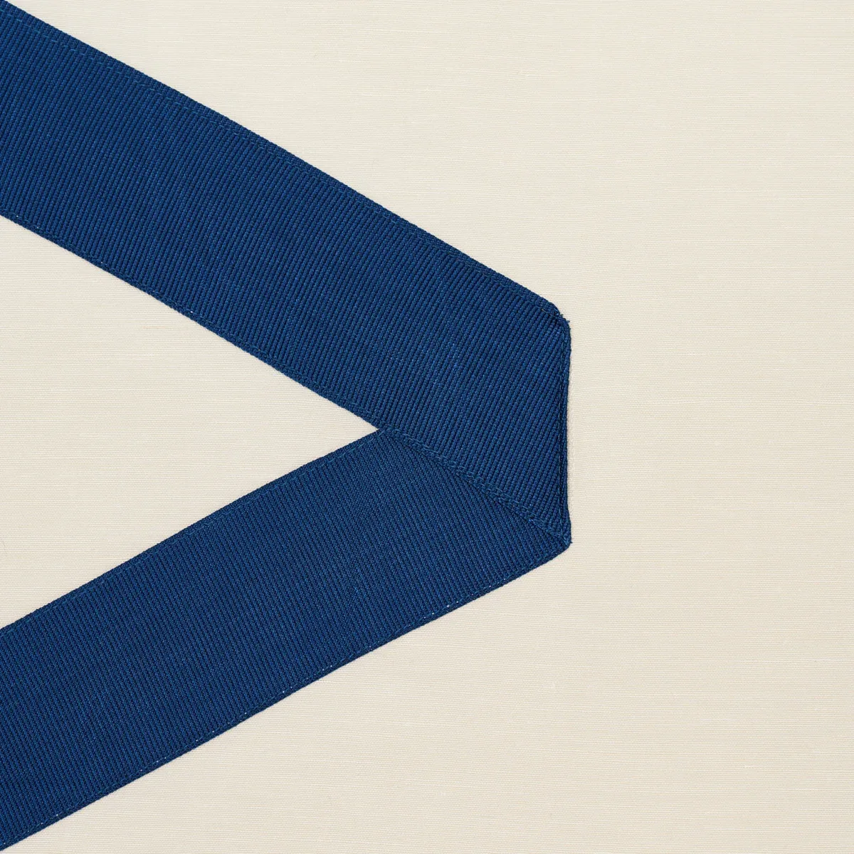 LEGERE LINEN SILK APPLIQUÉ Fabric – COBALT ON IVORY | Schuma LEGERE LINEN SILK APPLIQUÉ fabric COBALT ON IVORY color by Schumacher