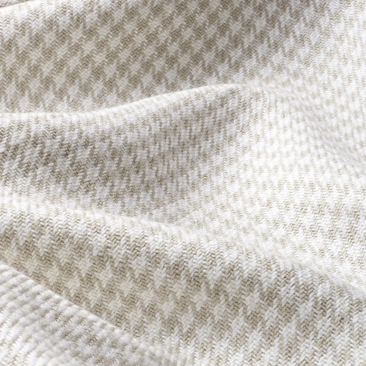 LOTTI LINEN HOUNDSTOOTH fabric GREY color by Schumacher