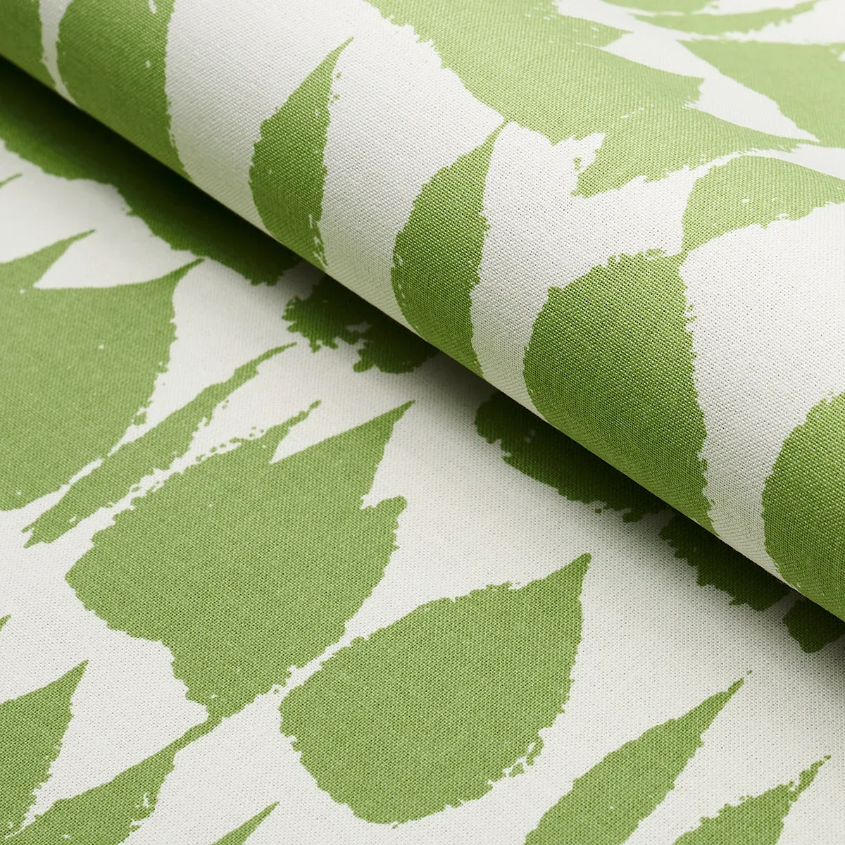 QUEEN OF SPAIN Fabric – GREEN | Schumacher | Wallpaper Twins QUEEN OF SPAIN fabric GREEN color by Schumacher