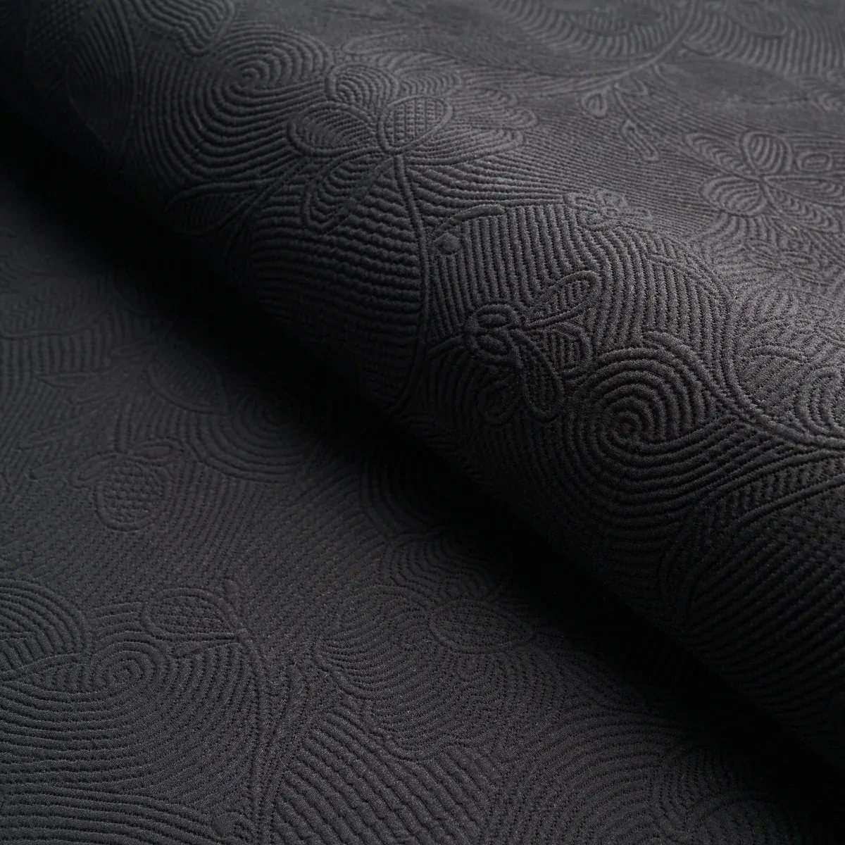 81591 | QUILTED SCROLL MATELASSÉ – PITCH BLACK