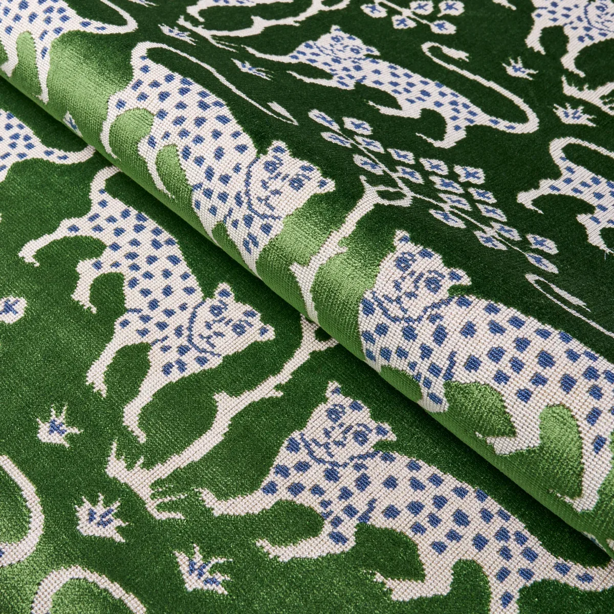 WOODLAND LEOPARD VELVET Fabric – EMERALD | Schumacher | Wall WOODLAND LEOPARD VELVET fabric EMERALD color by Schumacher