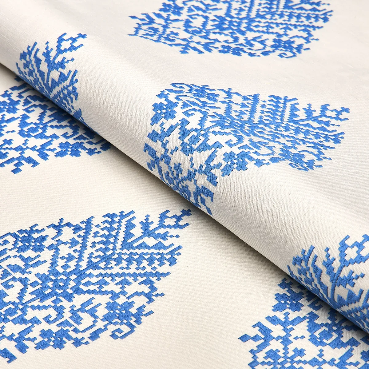 ZINDA EMBROIDERY Fabric – BLUE ON IVORY | Schumacher | Wallp ZINDA EMBROIDERY fabric BLUE ON IVORY color by Schumacher