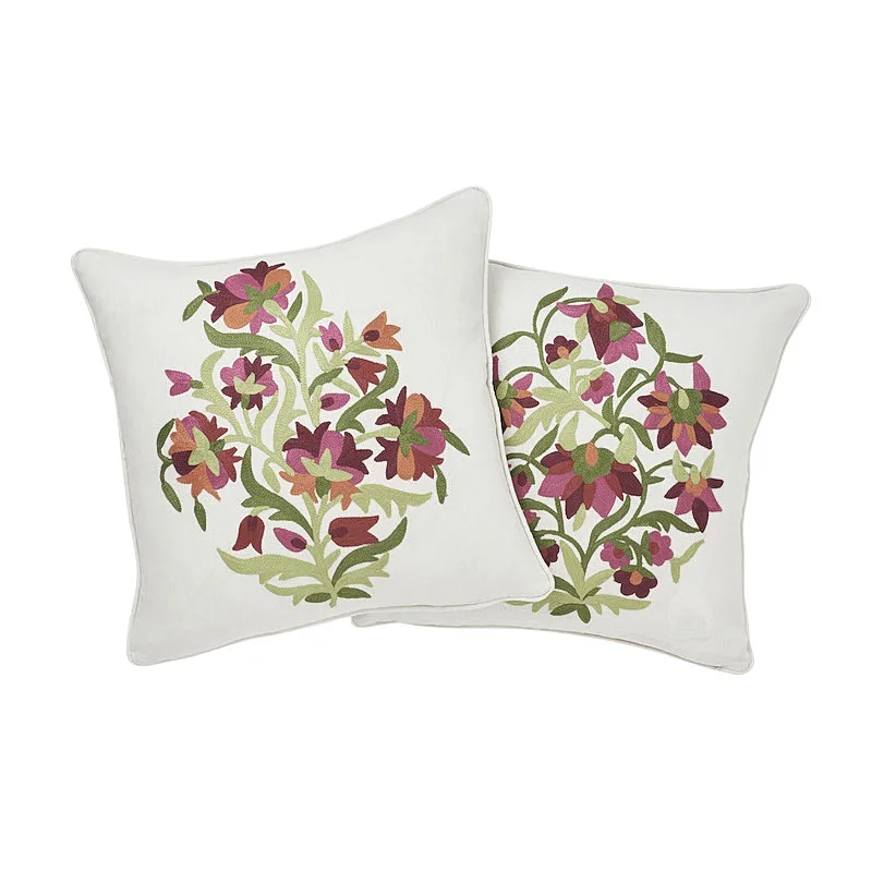 Schumacher Antalya Medallian Pillow Pair in Garnet (SO7574104)