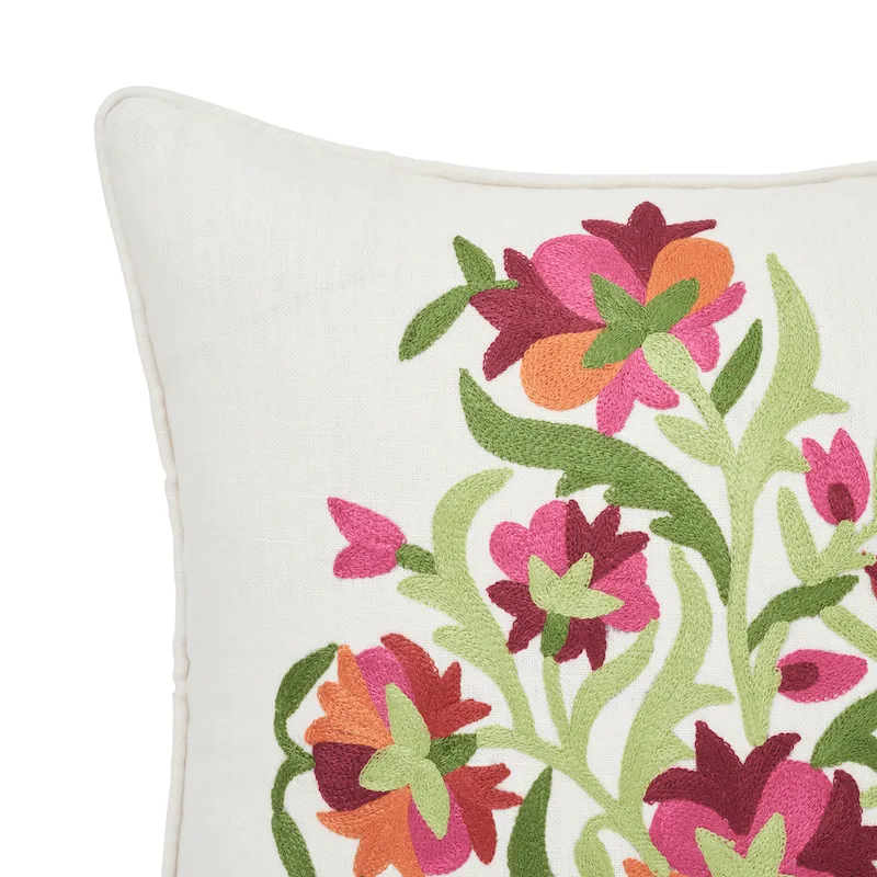 SO7574104 | Antalya Medallian Pillow Pair - Garnet Schumacher Antalya Medallian Pillow Pair in Garnet (SO7574104)