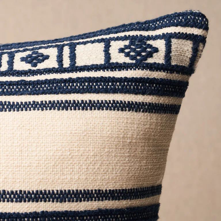 Schumacher Buena Vista Pillow in Indigo (SO7448306)