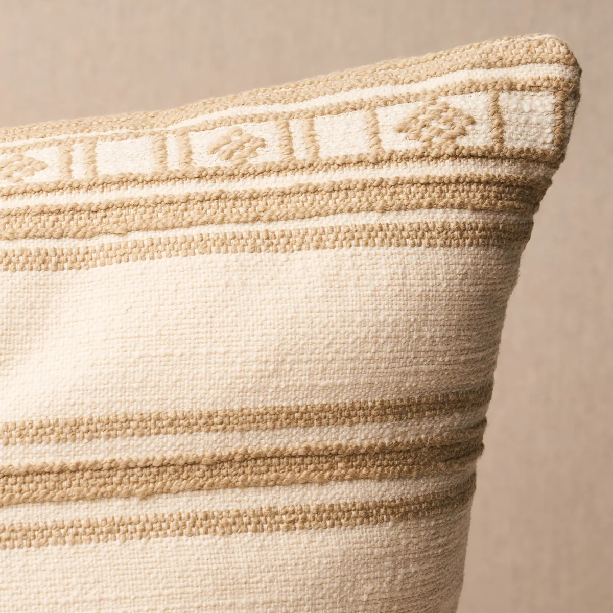 Schumacher Buena Vista Pillow in Wheat (SO7448406)