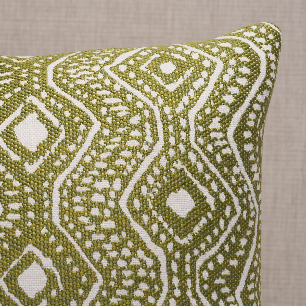 Schumacher Colma I/O Pillow in Verde (SO8424205)