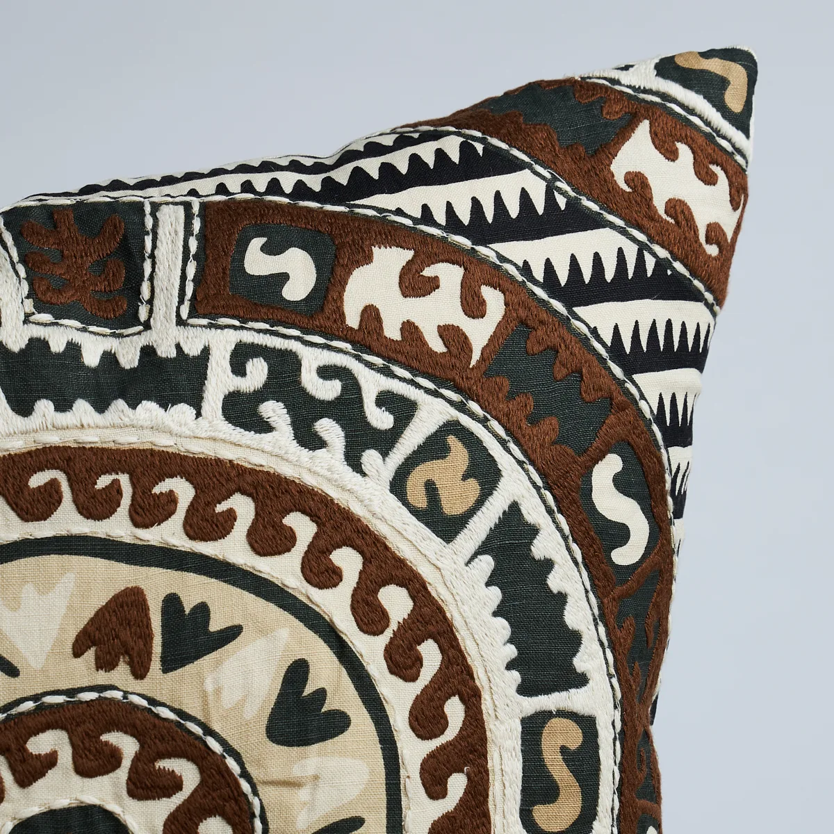 SO7447105 | Corfu Pillow - Black Neutral Schumacher Corfu Pillow in Black Neutral (SO7447105)