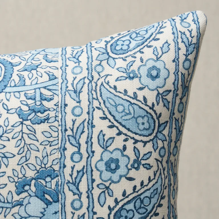 Schumacher Daisy I/O Pillow in Indigo (SO18071014)
