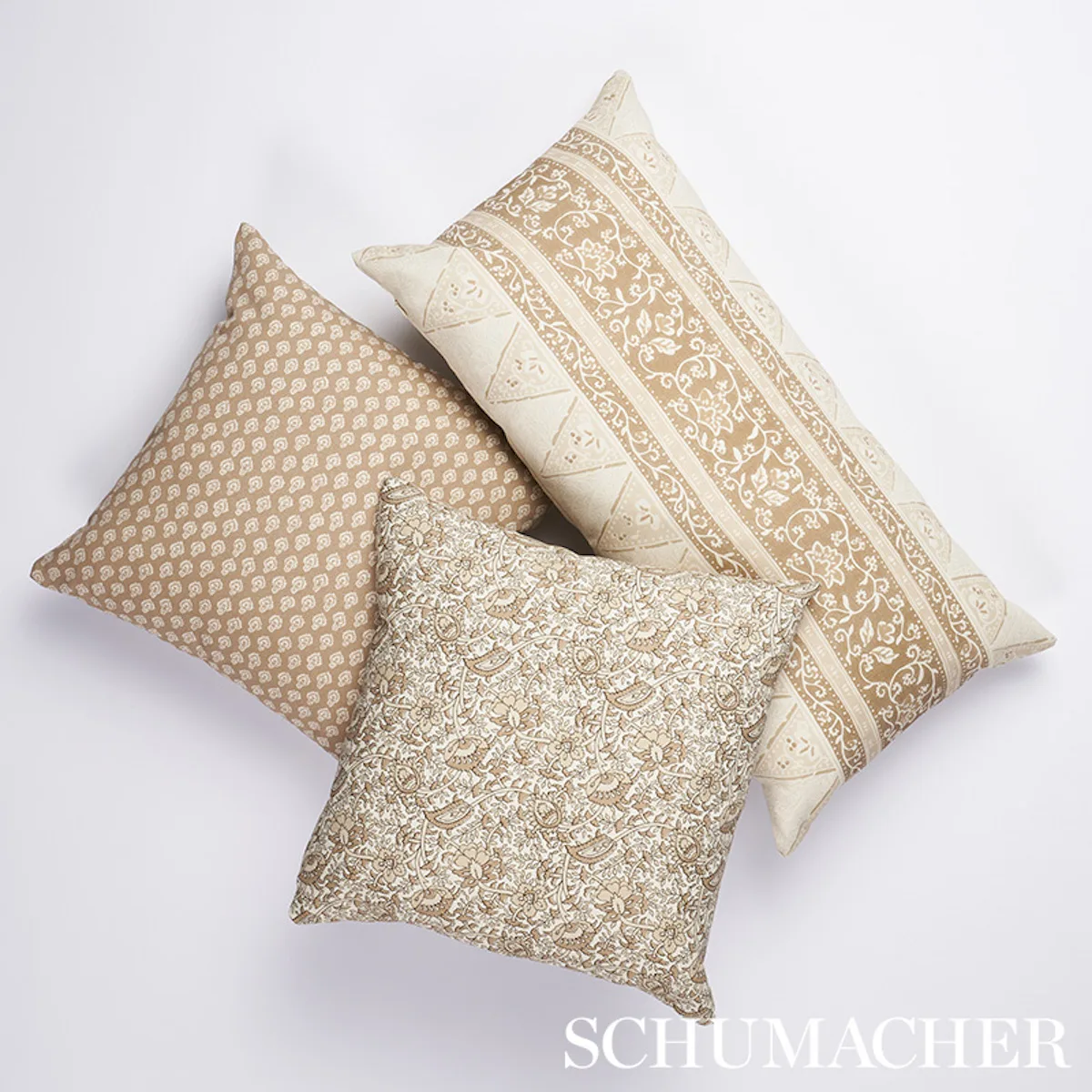 Schumacher Daisy I/O Pillow in Neutral (SO18071204)