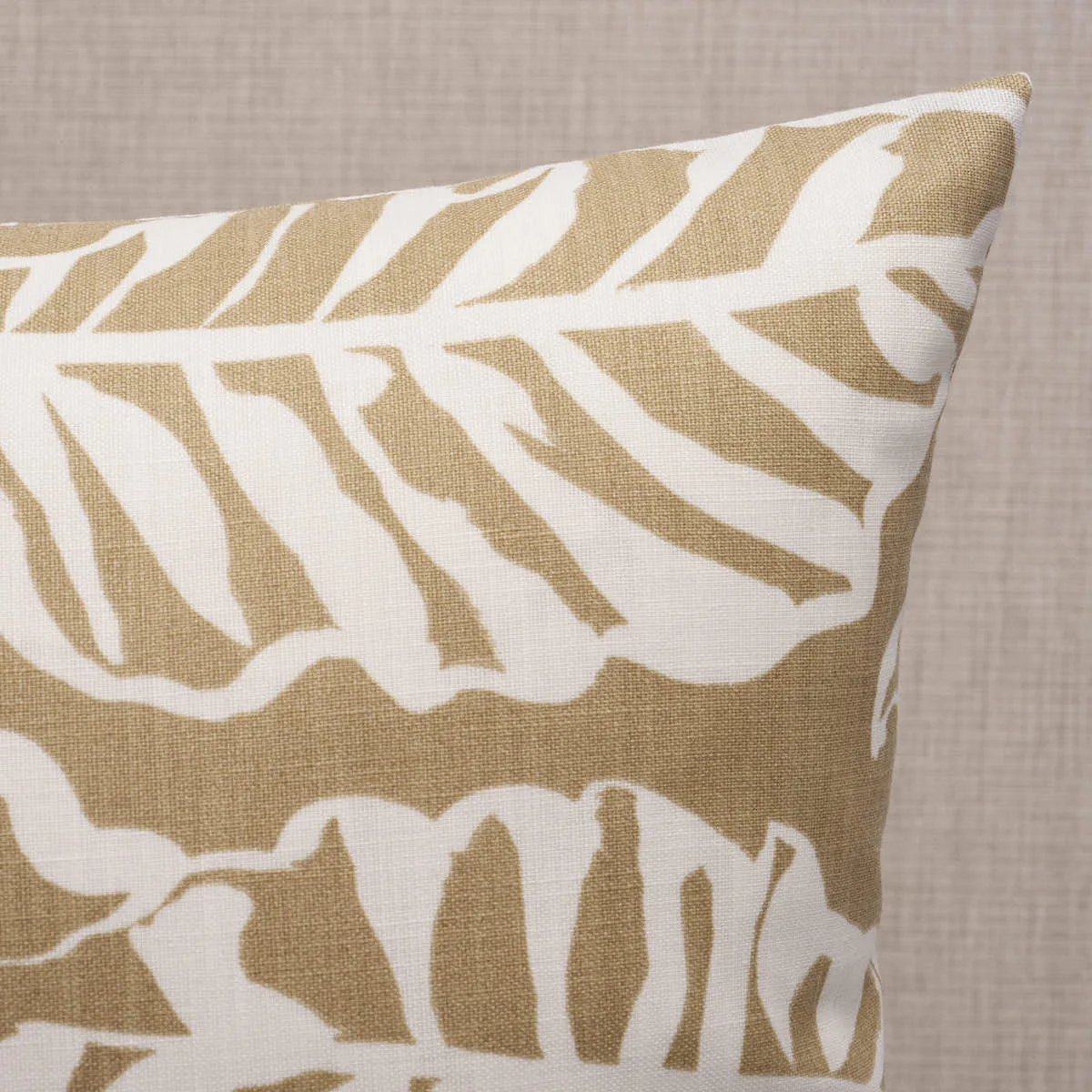 Schumacher Del Mar I/O Pillow in Wheat (SO18199206)