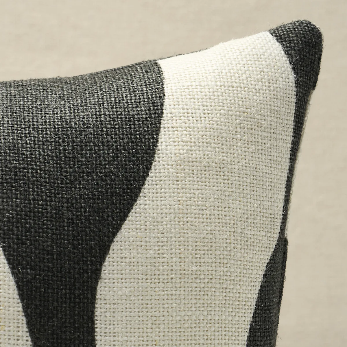 SO18231018 | Ellsworth Pillow - Graphite Schumacher Ellsworth Pillow in Graphite (SO18231018)