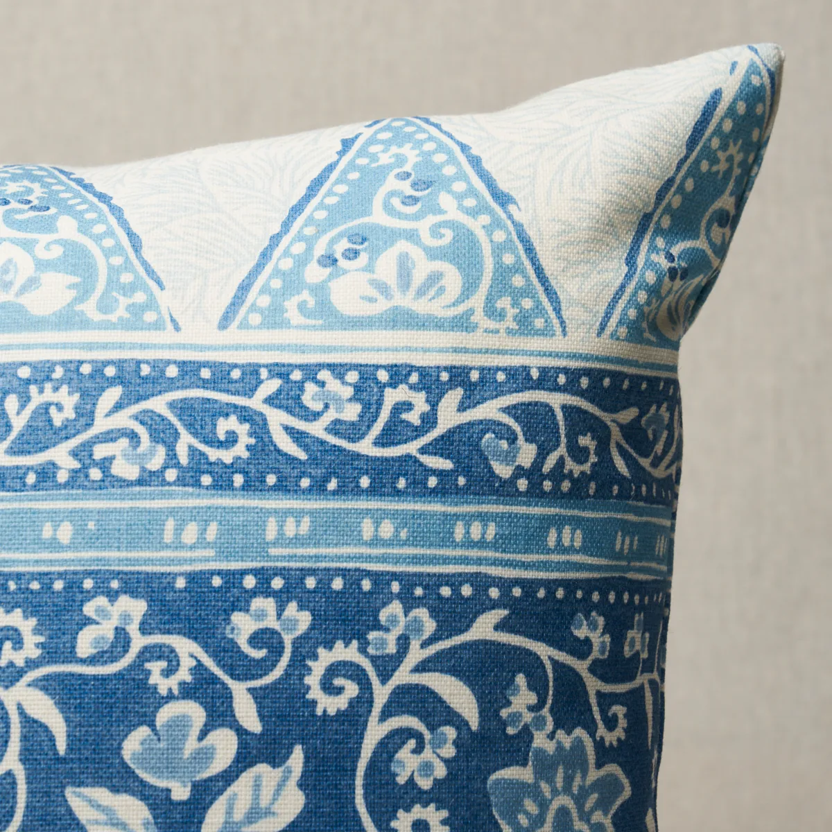 Schumacher Foxglove I/O Pillow in Indigo (SO18072124)