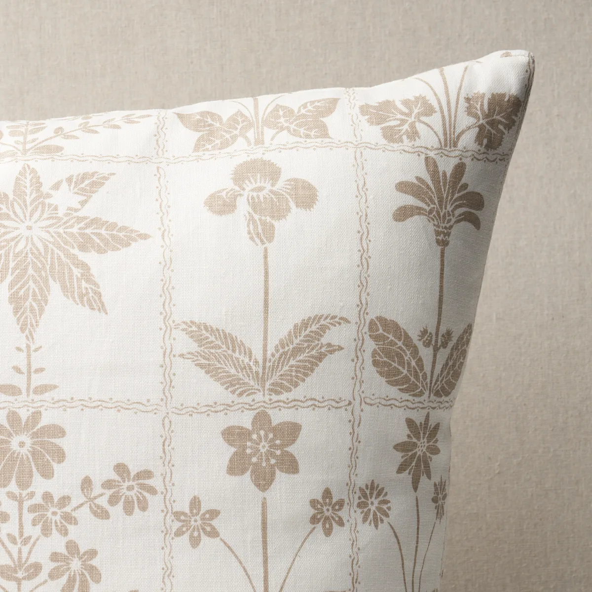 Schumacher Georgia Wildflowers Pillow in Neutral (SO18089106)