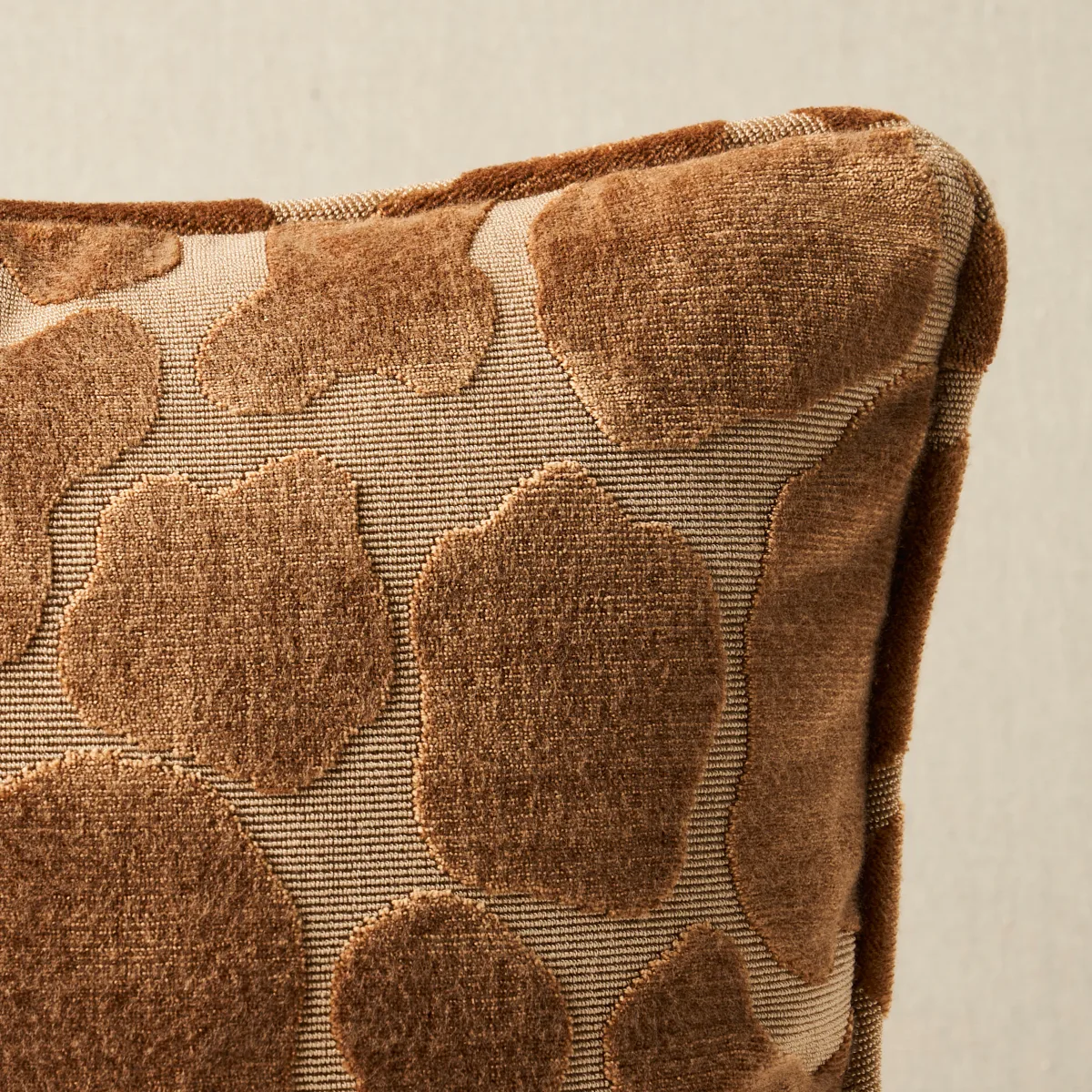 Schumacher Giraffe Velvet Pillow in Safari (SO8297014)