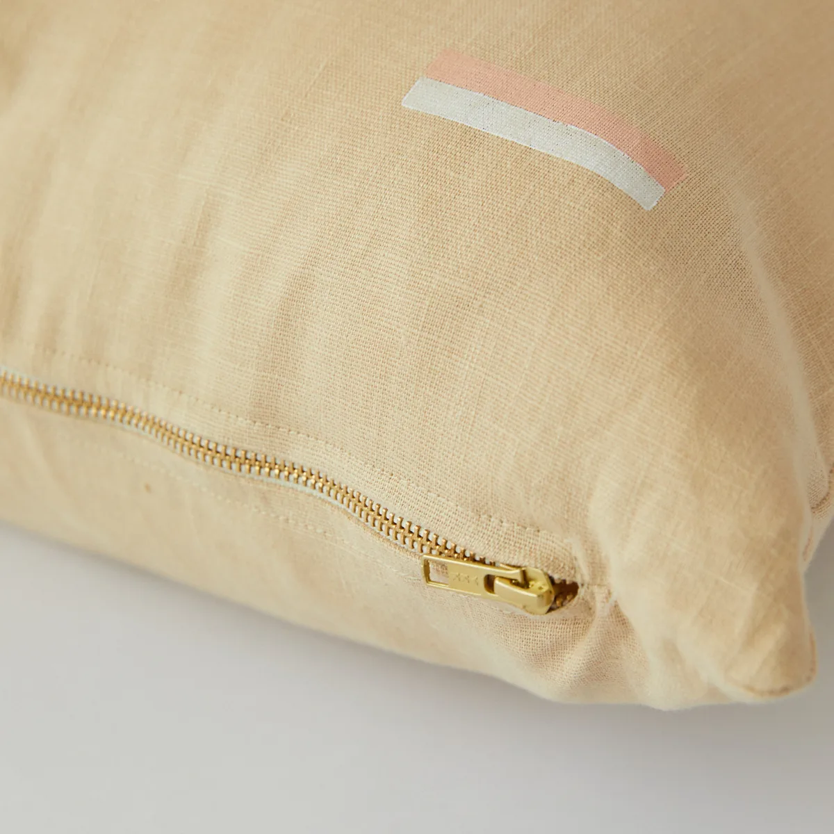 Schumacher Icehouse Pillow in Sand (SO17791306)