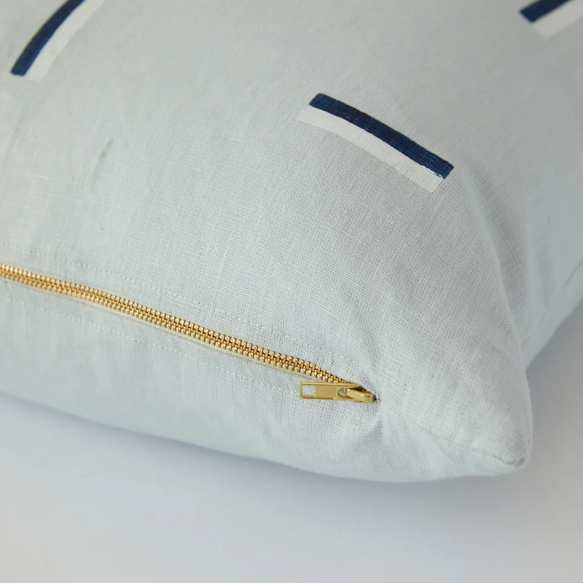 Schumacher Icehouse Pillow in Sky (SO17791206)