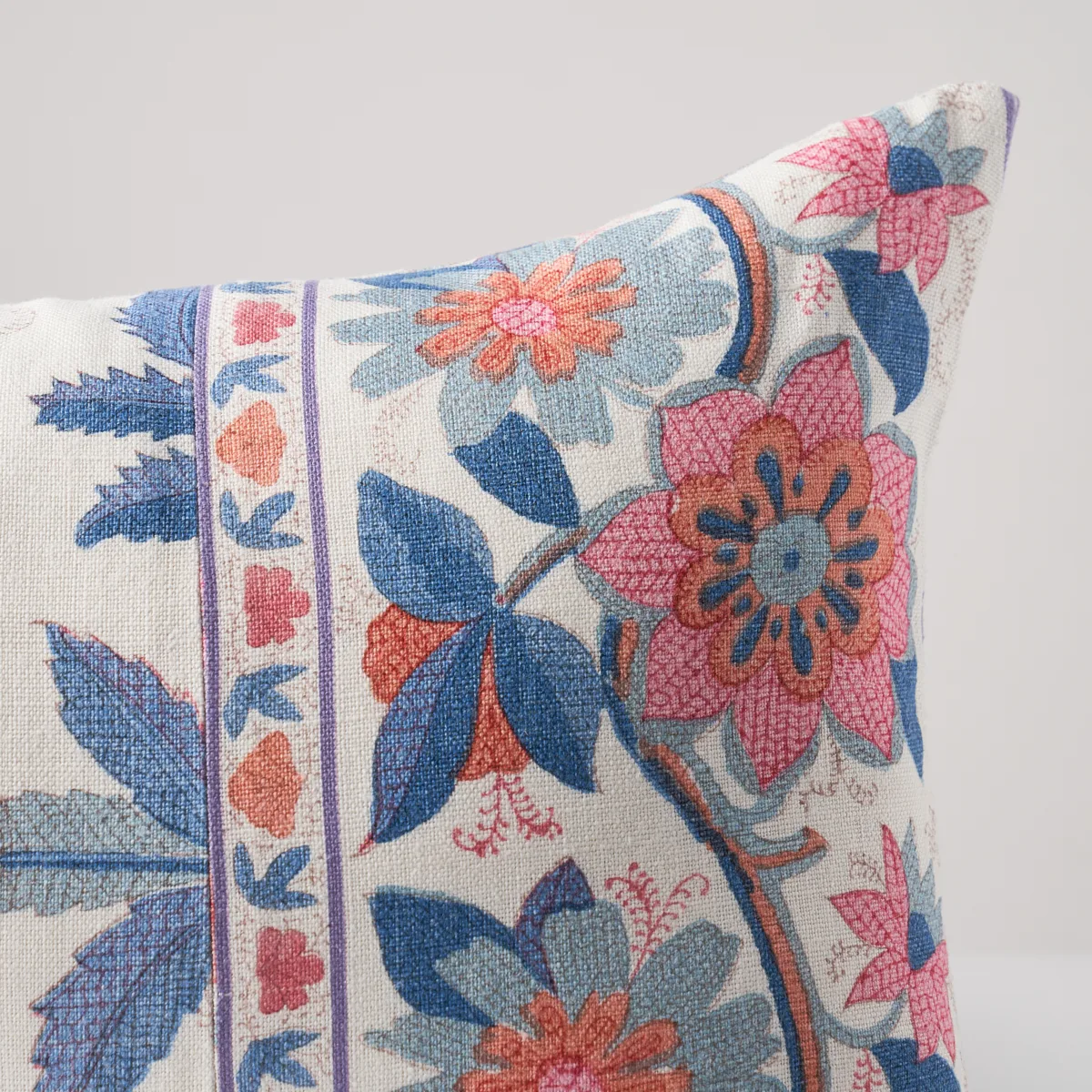 SO18011230 | Indali Bordered Linen Pillow - Rose & Indigo Schumacher Indali Bordered Linen Pillow in Rose & Indigo (SO18011230)