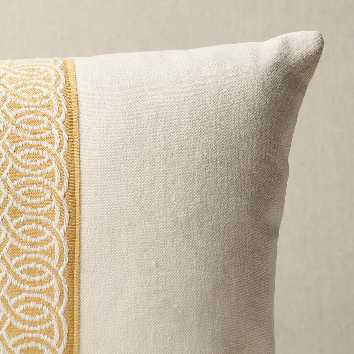 SO8354212 | Infinito I/O Pillow - Buttercup Schumacher Infinito I/O Pillow in Buttercup (SO8354212)