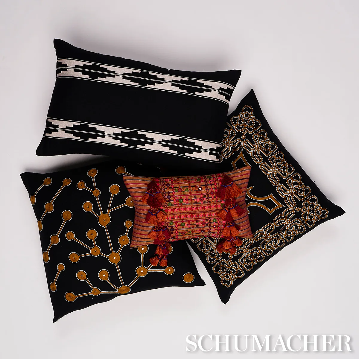 SO0001405 | Jafri Pillow - Black & Beige Schumacher Jafri Pillow in Black & Beige (SO0001405)