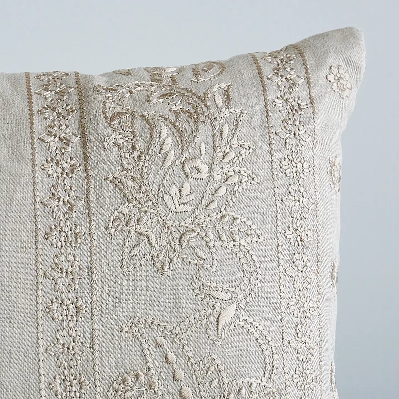 SO6580018 | Jaipur Linen Embroidery Pillow - Flax Schumacher Jaipur Linen Embroidery Pillow in Flax (SO6580018)