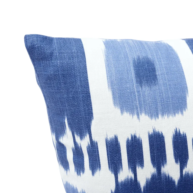 Schumacher Kandira Pillow in Blues (SO17440304)