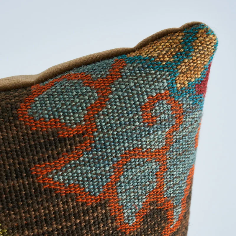 SO626800118 | Khotan Weave Pillow a - Sable Schumacher Khotan Weave Pillow a in Sable (SO626800118)