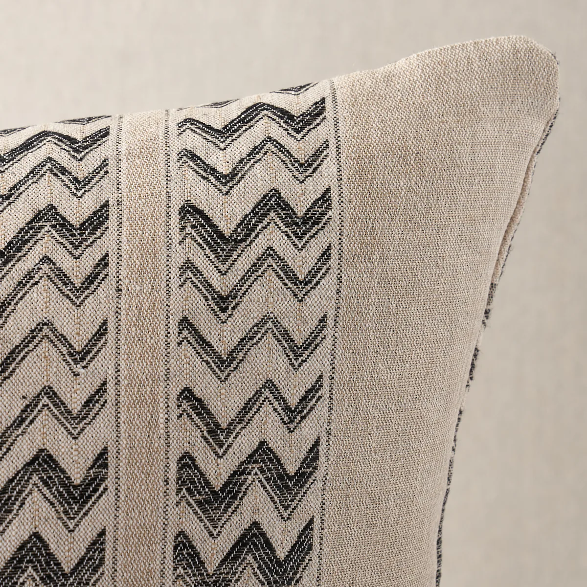SO6997005 | Kudu Stripe + Kudu Pillow - Black Schumacher Kudu Stripe + Kudu Pillow in Black (SO6997005)