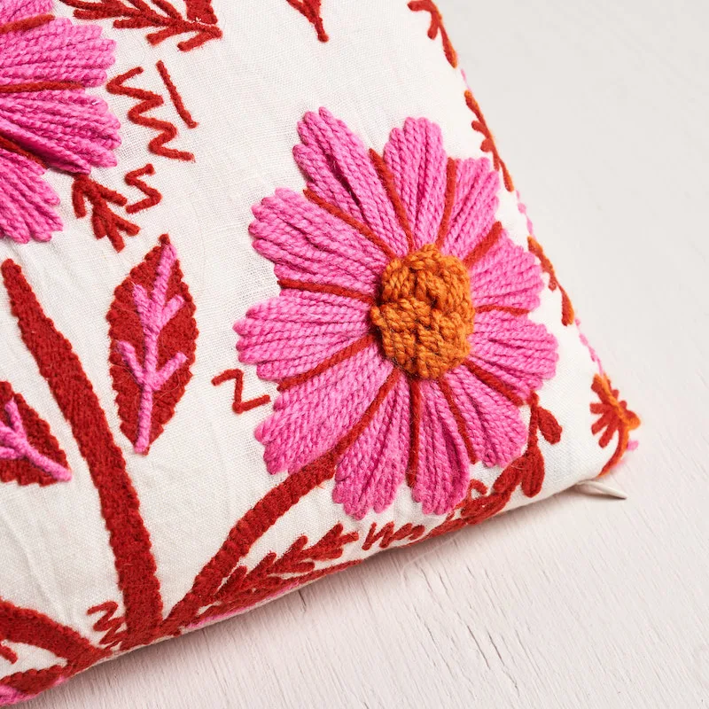 SO723310109 | Marguerite Embroidery Pillow a - Blossom Schumacher Marguerite Embroidery Pillow a in Blossom (SO723310109)