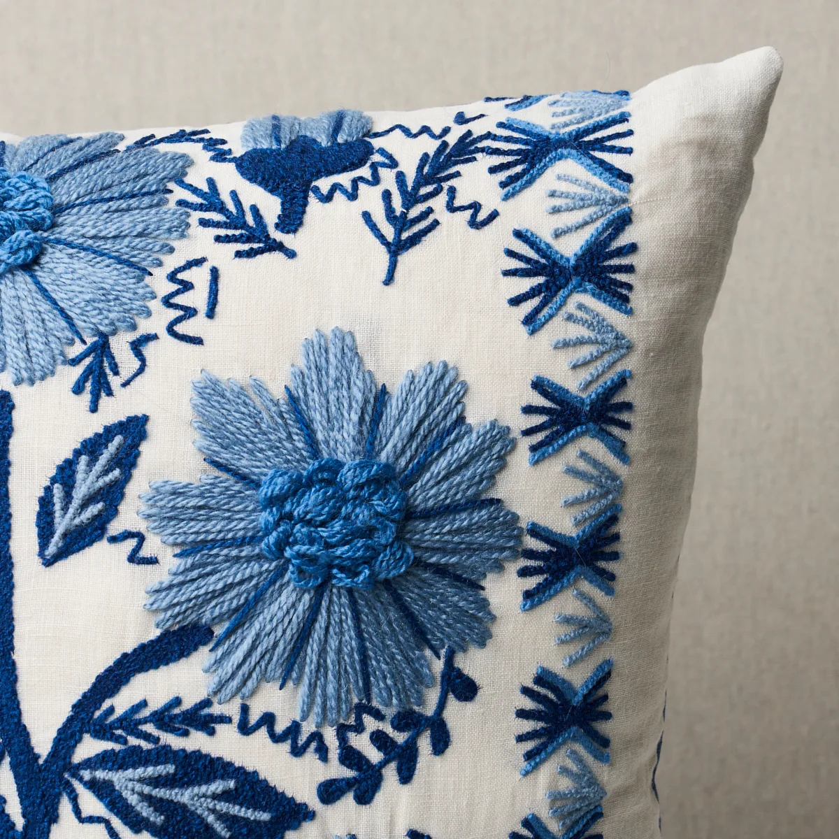 SO7233005 | Marguerite Embroidery Pillow - Sky Schumacher Marguerite Embroidery Pillow in Sky (SO7233005)