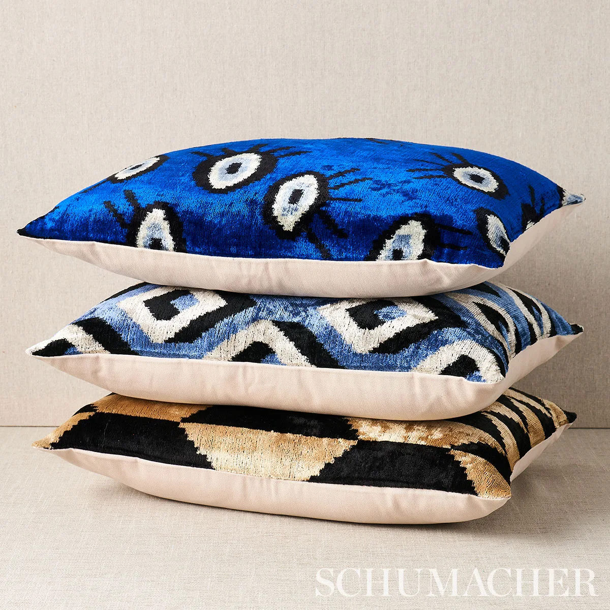 SOV45438 | Mersin Silk Velvet Pillow - Blue & Black Schumacher Mersin Silk Velvet Pillow in Blue & Black (SOV45438)