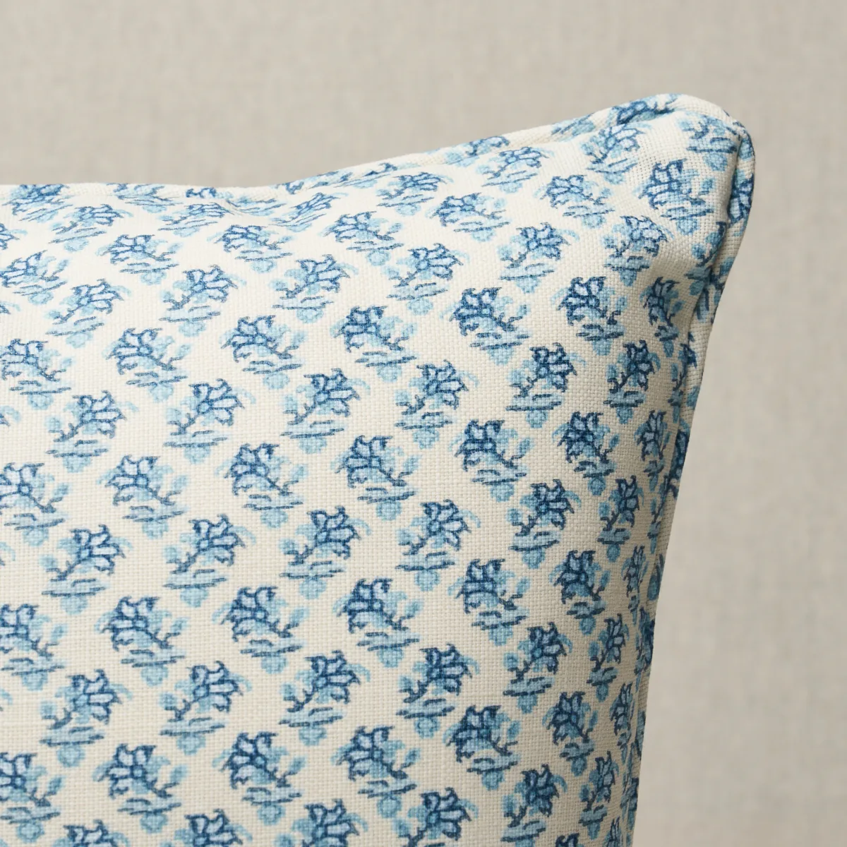 SO18076012 | Oleander I/O Pillow - Indigo Schumacher Oleander I/O Pillow in Indigo (SO18076012)