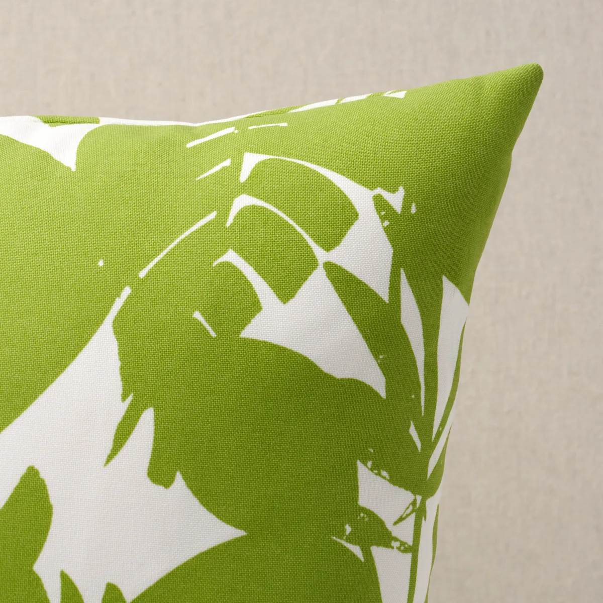 Schumacher Palisades Palm Print I/O Pillow in Fern (SO18107104)
