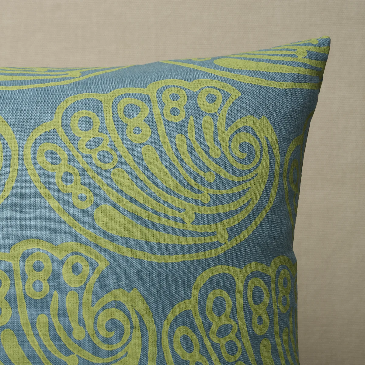 Schumacher Ramsgate Hand Block Pillow in Seaweed (SO18275105)