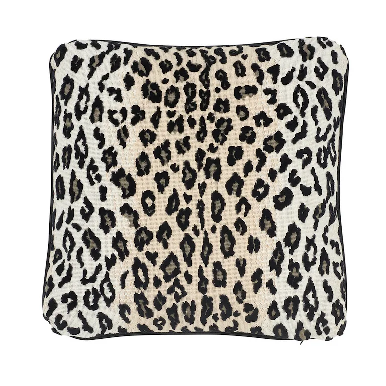 Schumacher Safari Épinglé Pillow in Snow Leopard