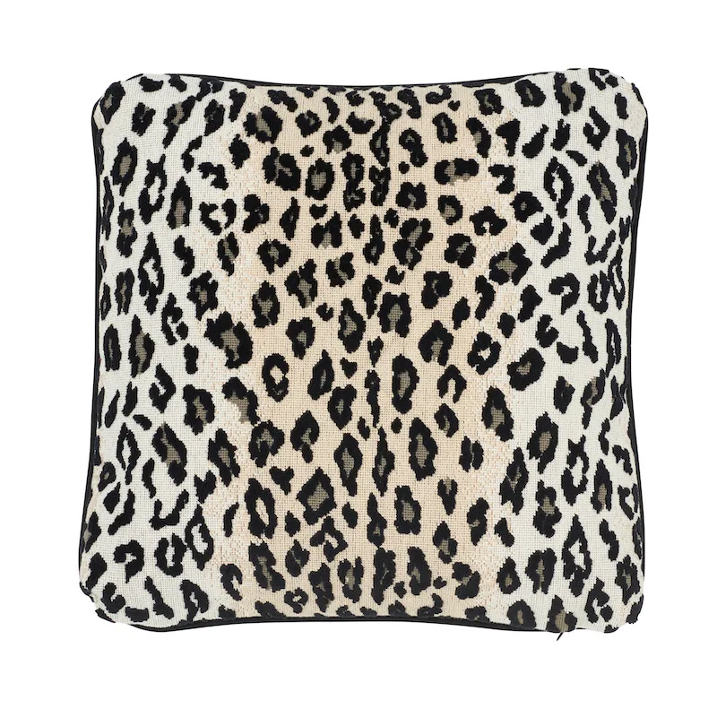 Schumacher Safari Épinglé Pillow in Snow Leopard