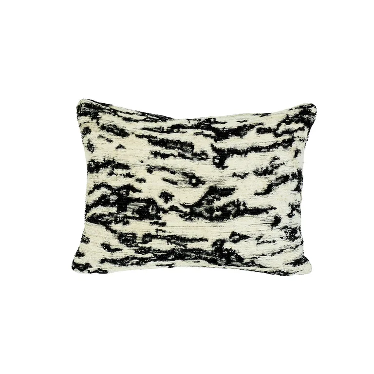 Schumacher Serengeti Pillow in Tigre Blanc (SO6890111)
