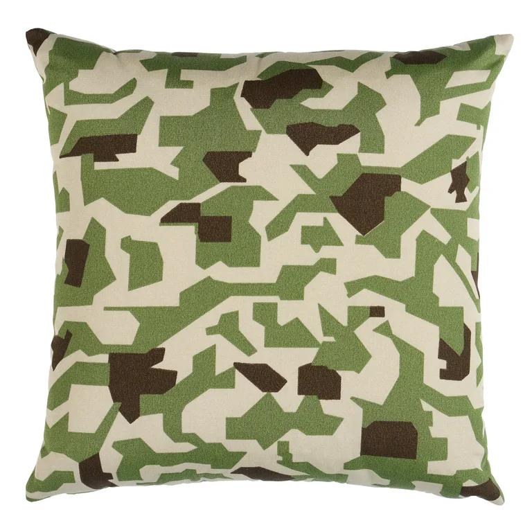 Schumacher Torrey Camo I/O Pillow in Forest (SO18235004)