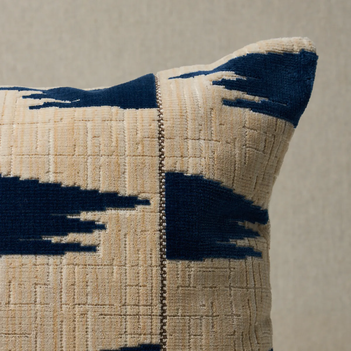 SO7122518 | Tutsi Pillow - Blue Schumacher Tutsi Pillow in Blue (SO7122518)