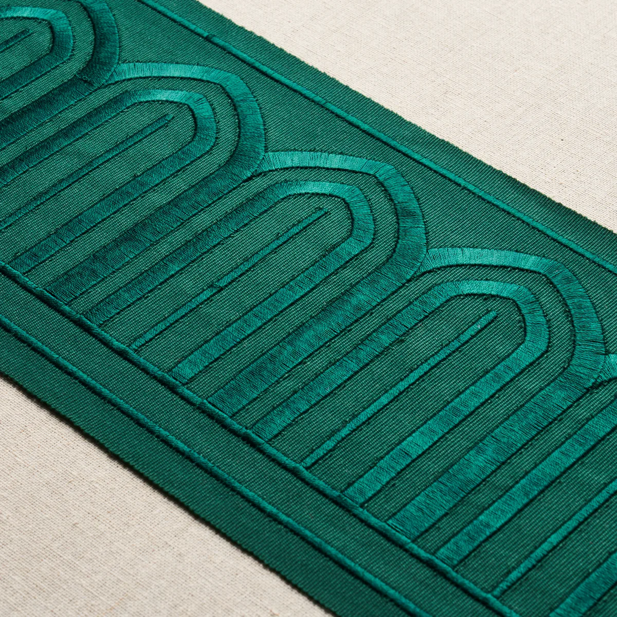 70779 | Arches Embroidered Tape Wide - Emerald Schumacher Arches Embroidered Tape Wide trim in Emerald (70779)