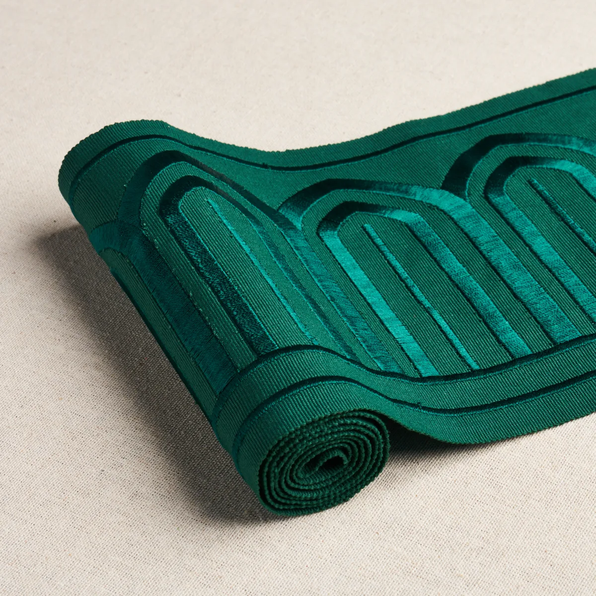 70779 | Arches Embroidered Tape Wide - Emerald Schumacher Arches Embroidered Tape Wide trim in Emerald (70779)