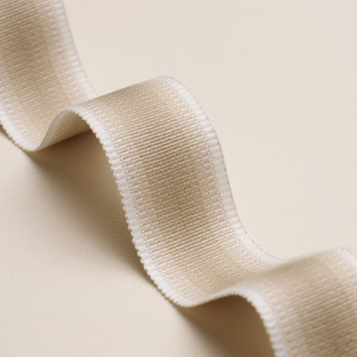 86173 | Belton Tape Narrow - Natural Schumacher Belton Tape Narrow trim in Natural (86173)