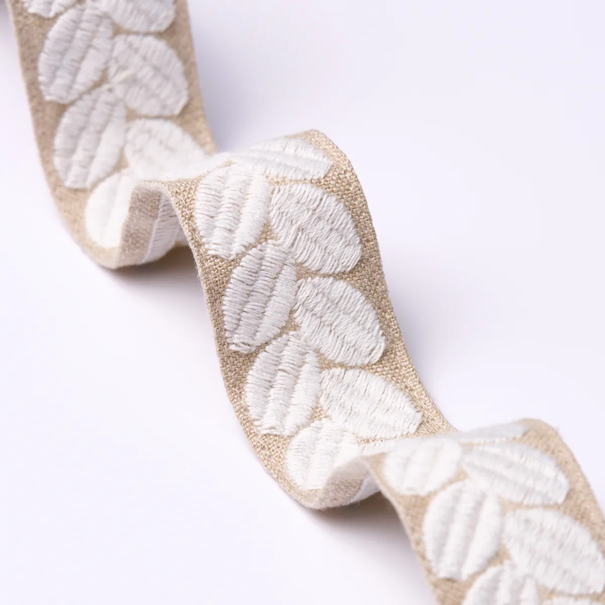 Schumacher Berkeley Tape Narrow trim in Ivory on Natural (79914)