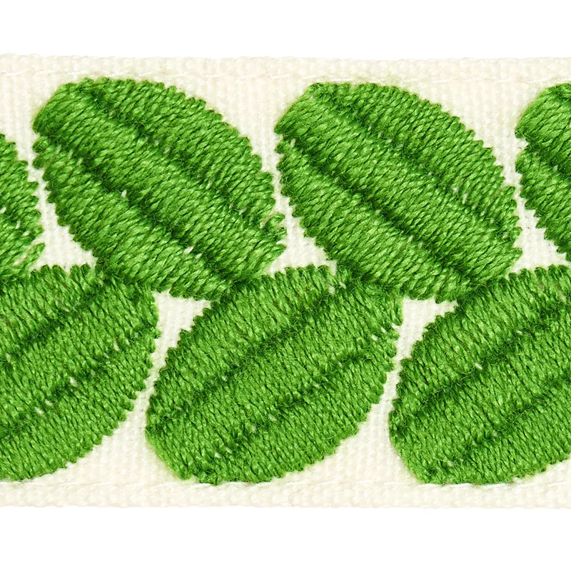 79913 | Berkeley Tape Narrow - Leaf Schumacher Berkeley Tape Narrow trim in Leaf (79913)