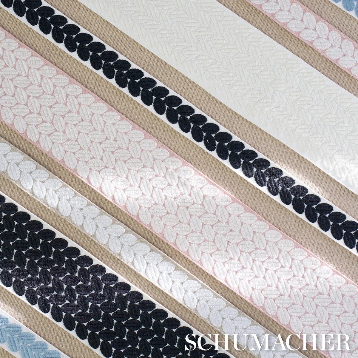 70650 | Berkeley Tape Wide - Ivory Schumacher Berkeley Tape Wide trim in Ivory (70650)