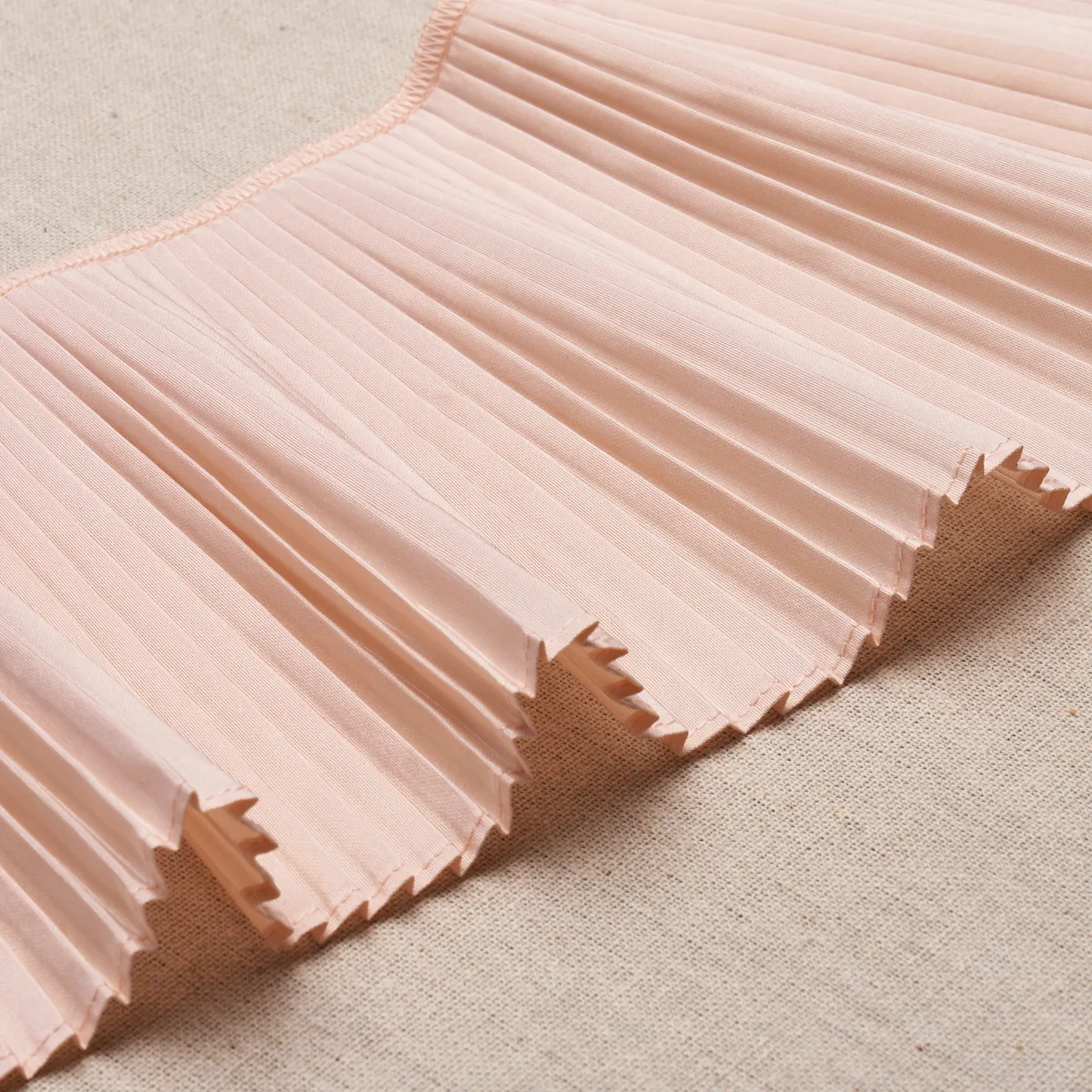 81792 | Botticelli Silk Ruffle Trim - Shell Schumacher Botticelli Silk Ruffle Trim in Shell (81792)