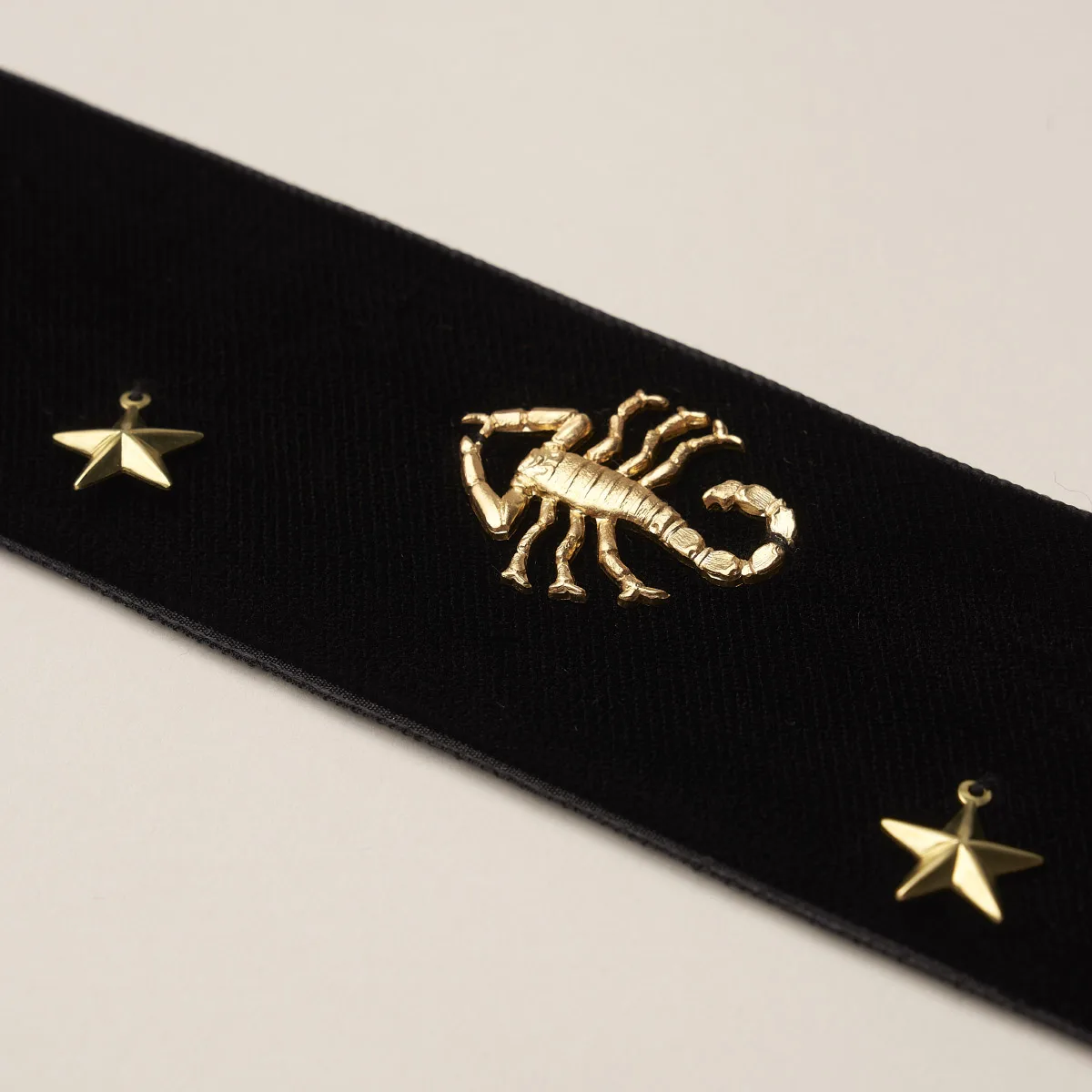 82870 | Carmen Velvet Tape - Black Schumacher Carmen Velvet Tape trim in Black (82870)
