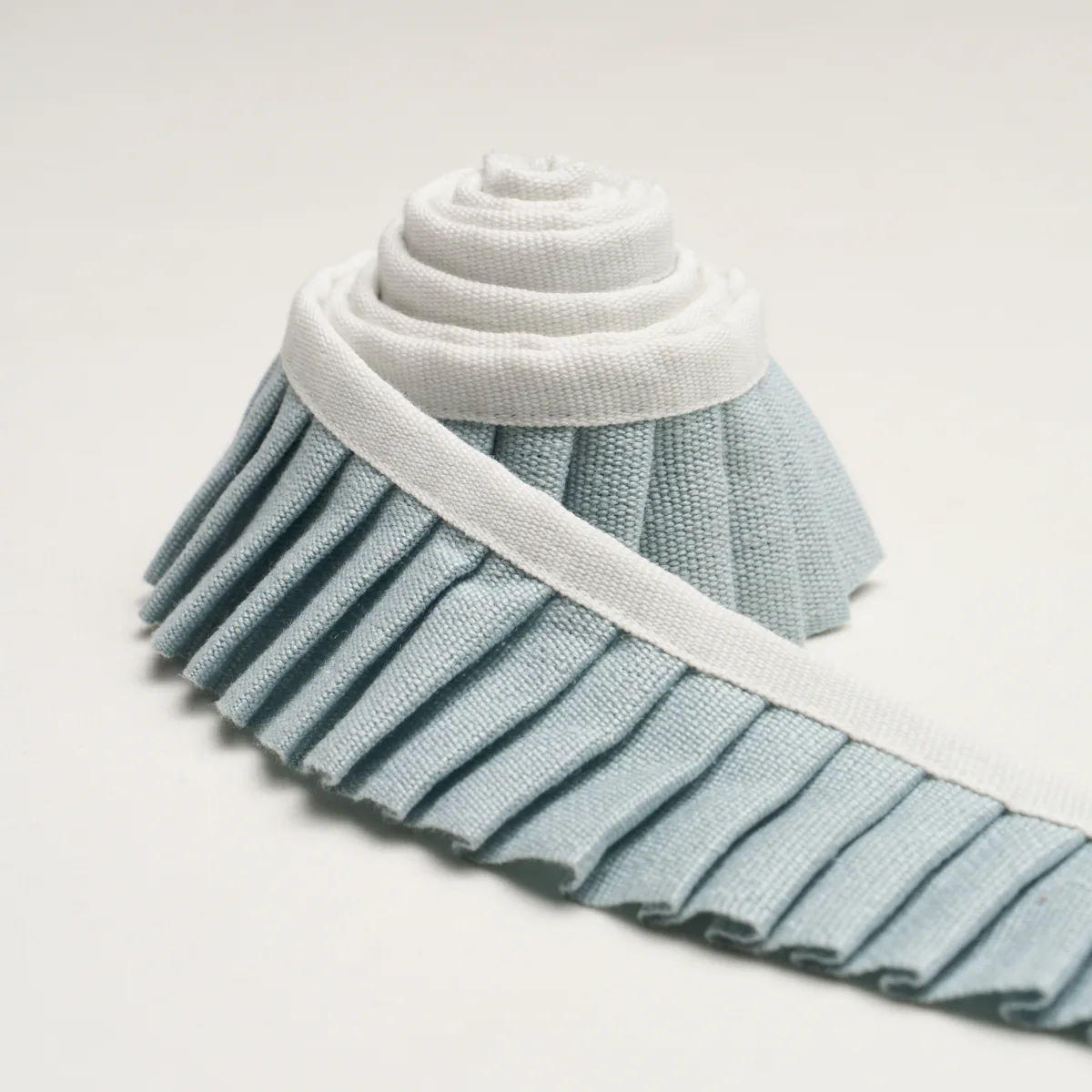 85960 | Clara Pleated Tape - Sky Schumacher Clara Pleated Tape trim in Sky (85960)